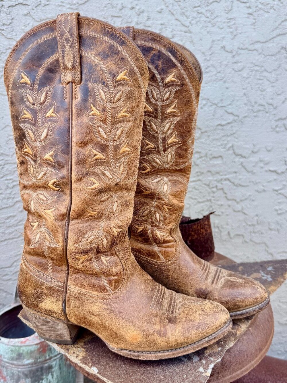 Brown Distressed Leather Cowgirl Boots Ariat Style 10014100 Size 6